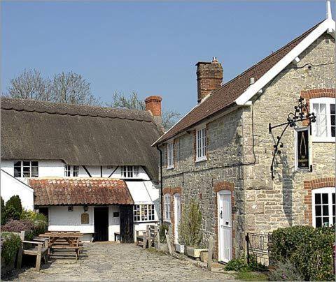 Compasses Inn Tisbury Exterior photo