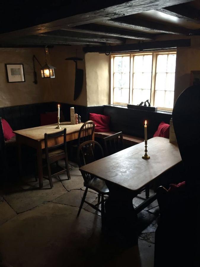 Compasses Inn Tisbury Exterior photo